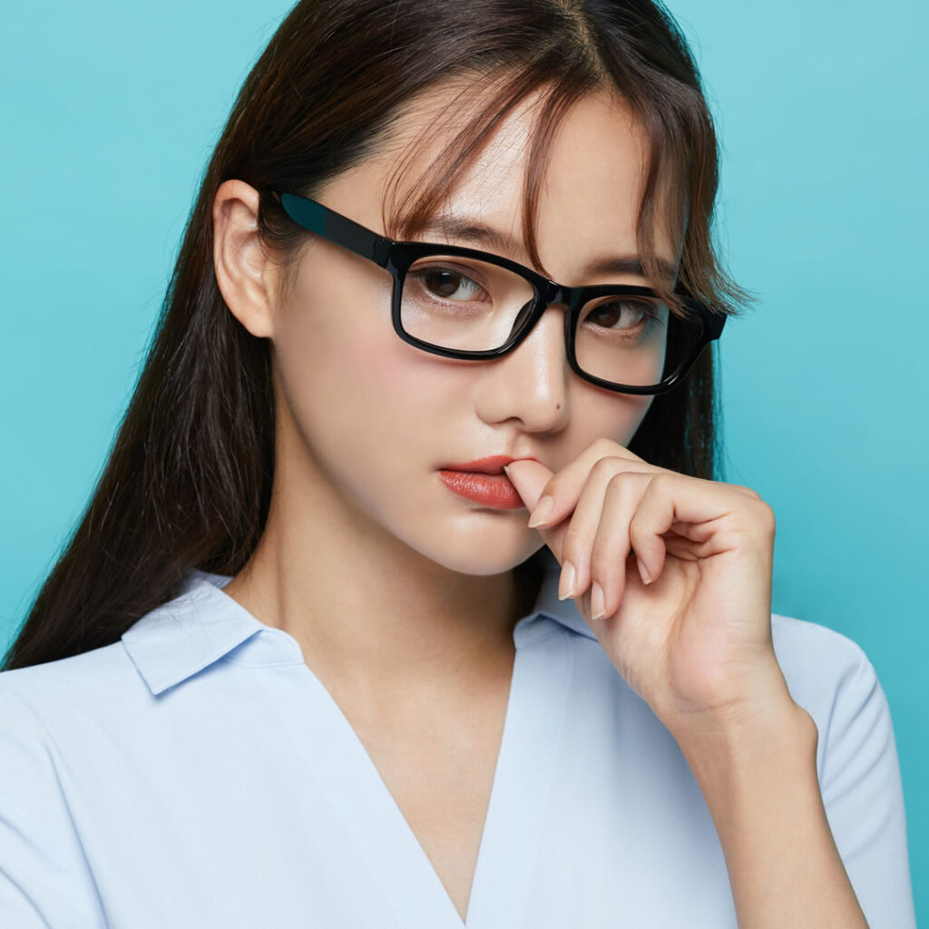 挙筋法と瞼板法どちらがいいか説明する看護師